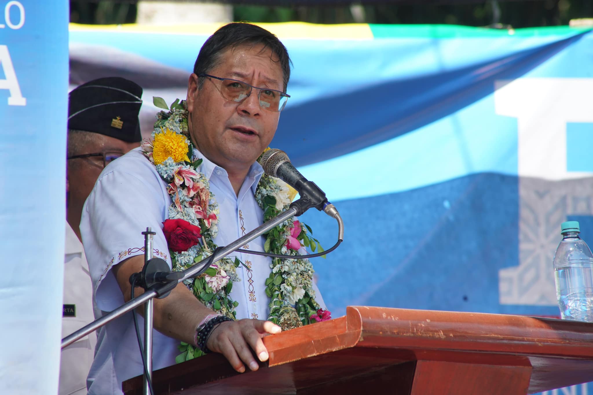 Arce asegura que Bolivia necesita producir más, no bloqueos ni marchas