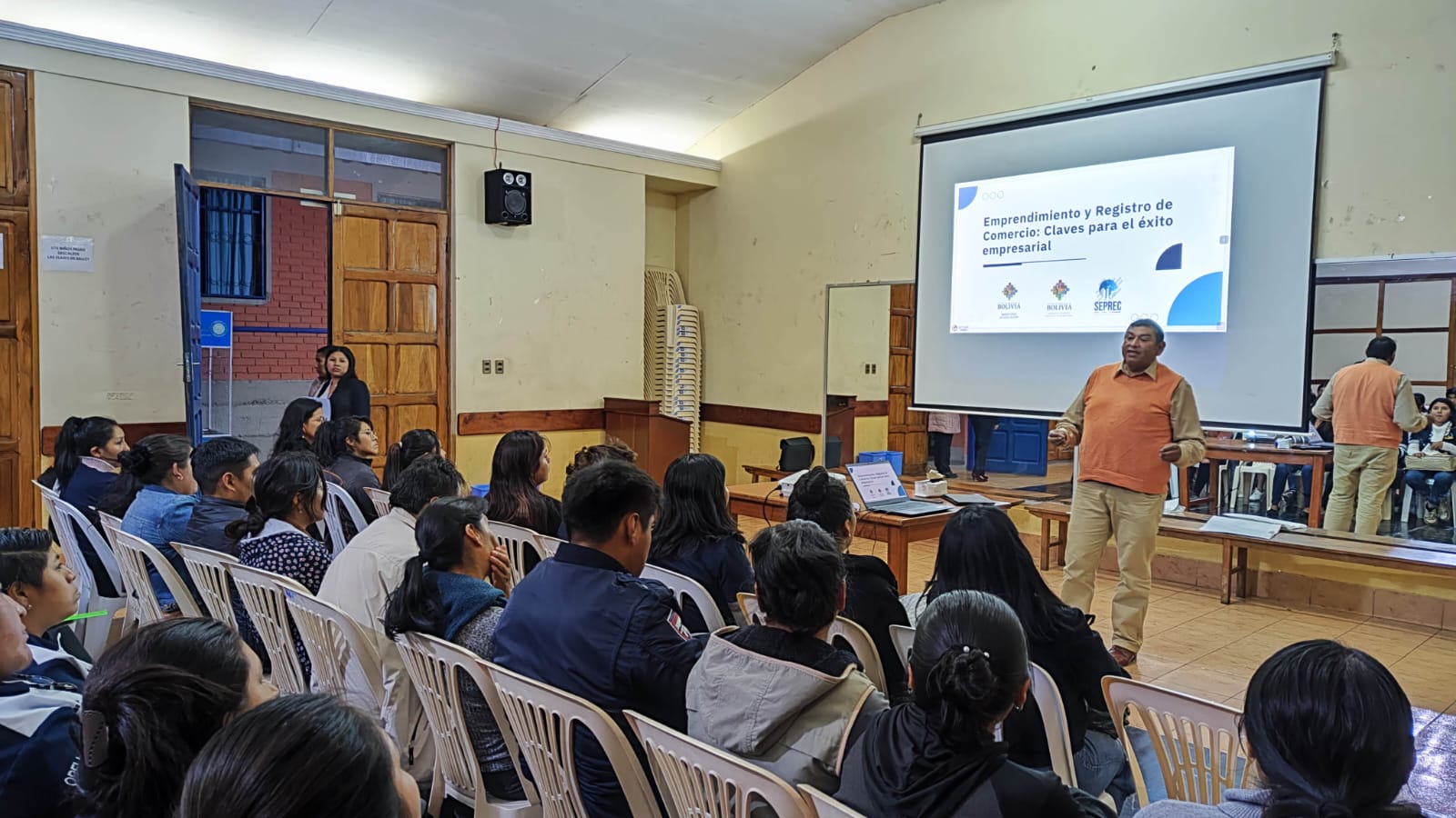 Más de 5.000 estudiantes fueron capacitados en herramientas para el emprendimiento y formalización de empresas