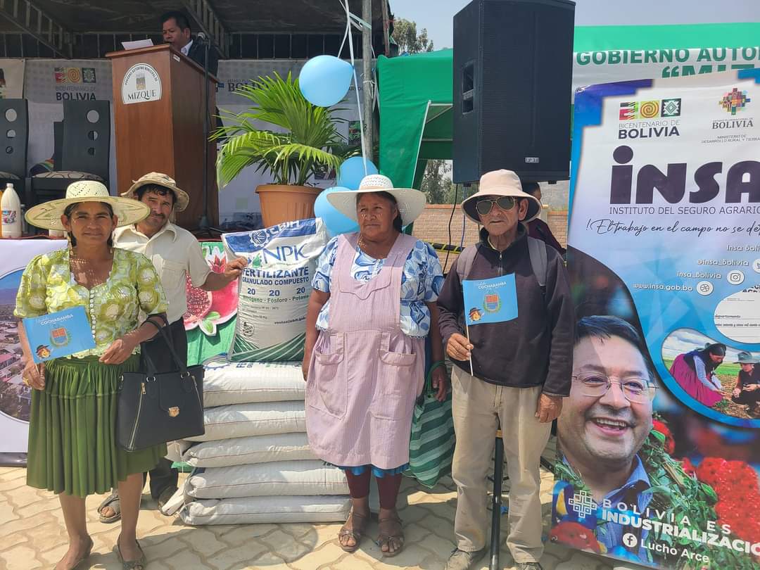 Agricultores reciben paquete de insumos y cisternas de agua por Bs 42,4 millones para la seguridad alimentaria