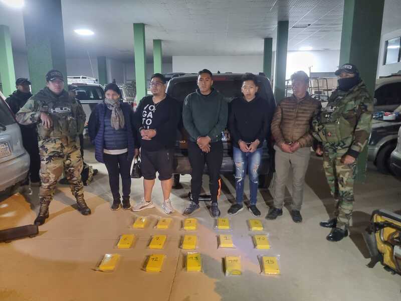 Encuentran escondidos en el tanque de gasolina de un vehículo más de 15 kilos de droga