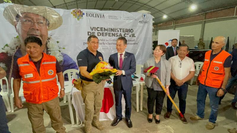 Japón dona equipamiento especializado para luchar contra los incendios forestales