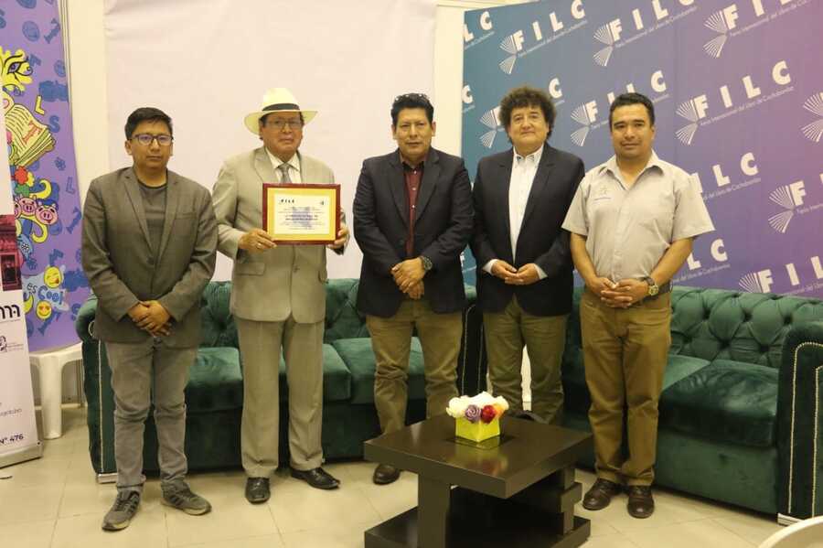 Reconocen a la Fundación Cultural del BCB por su aporte a la cultura y literatura boliviana