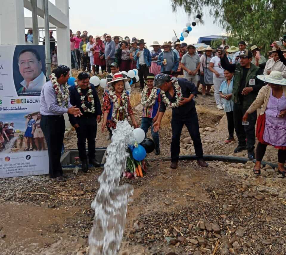 Entregan sistemas de agua por más de Bs 1 millón para 1.606 productores agropecuarios de Cochabamba