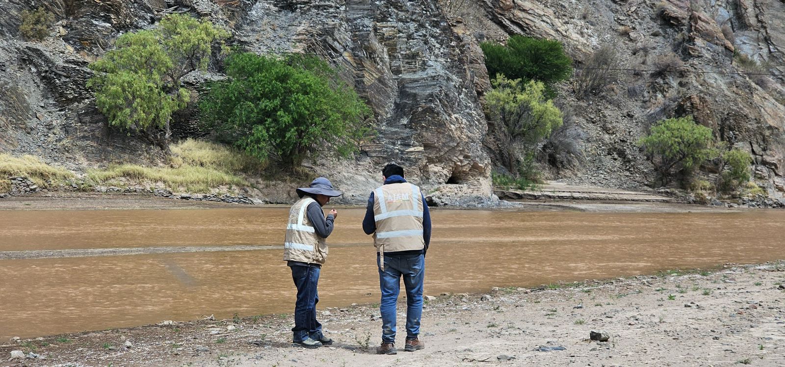 Inspeccionan cuenca del río San Juan del Oro por presunta explotación ilegal de minerales