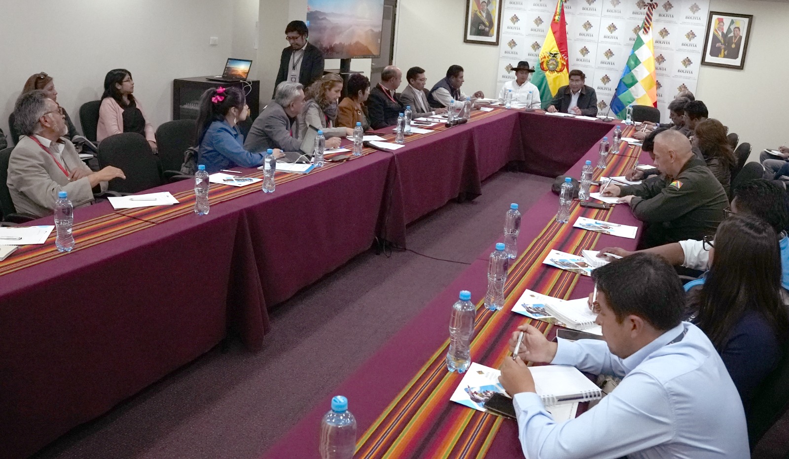 Coordinan acciones para mejorar la oferta de servicios turísticos de Bolivia