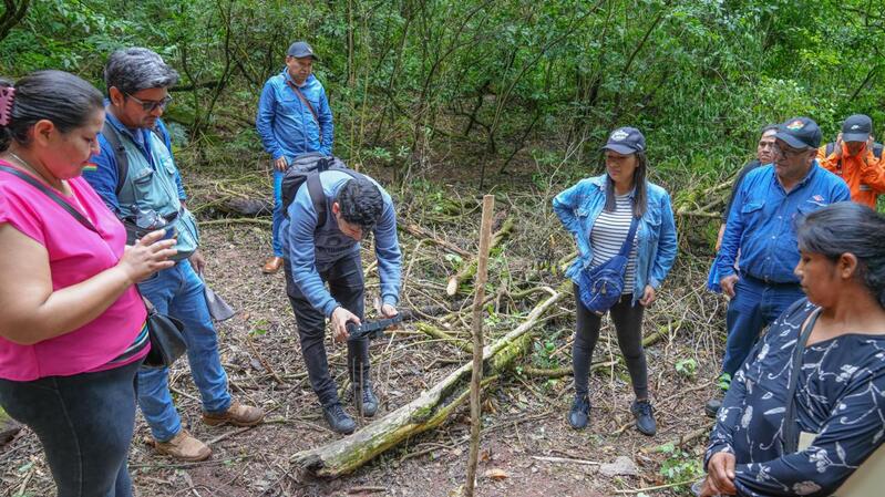 Dirigentes sociales, concejales y comunarios verifican que proyecto DMO-X3 está fuera de la reserva de Tariquía