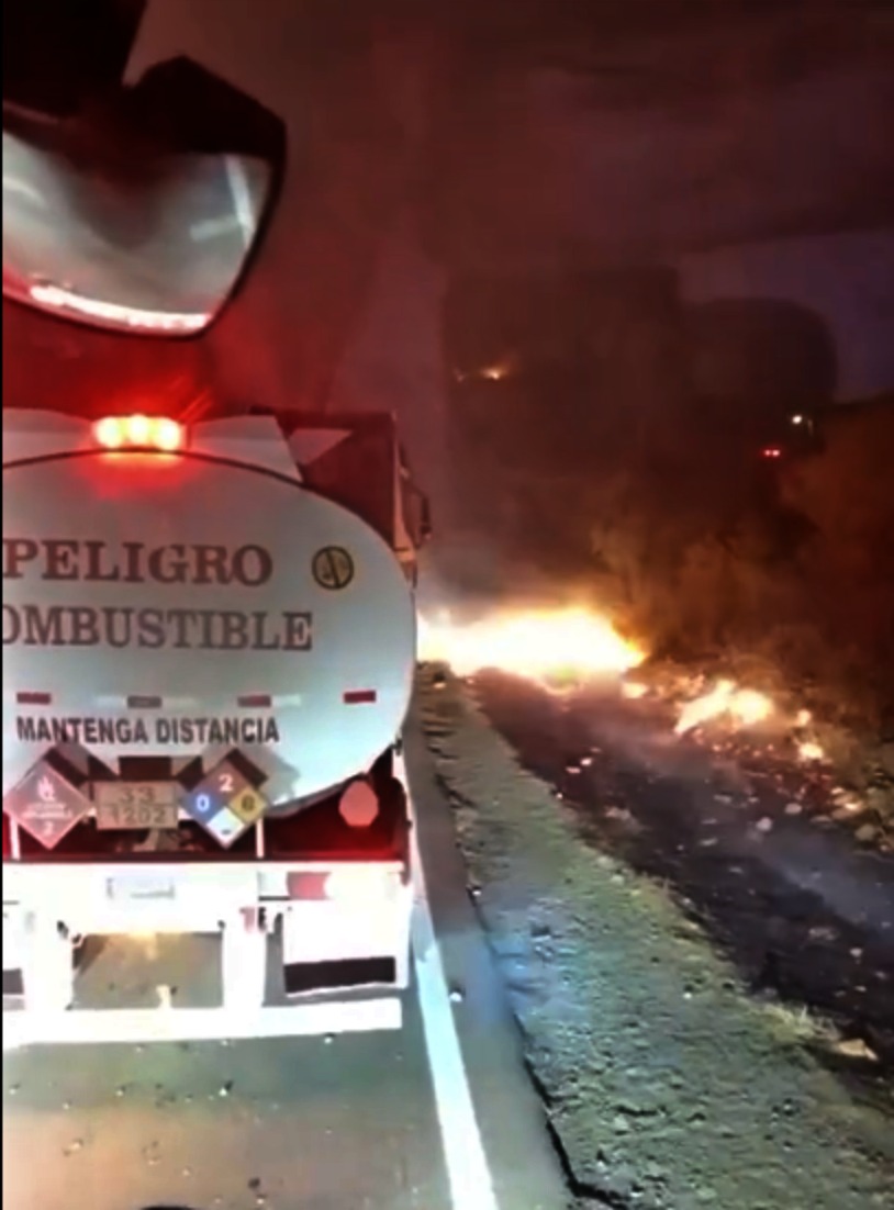 Alertan sobre un “riesgo latente” por más de 500 cisternas que empiezan a filtrar combustible en los puntos de bloqueo