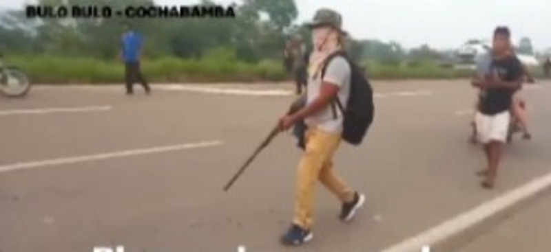 Gobierno no tolerará grupos armados, un video muestra a una persona disparar contra policías en punto de bloqueo