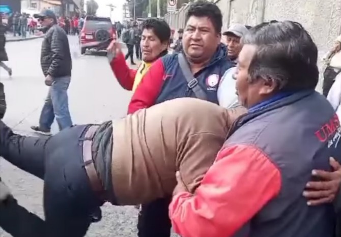 Hechos de violencia marcan el paro de transportes en la ciudad de La Paz