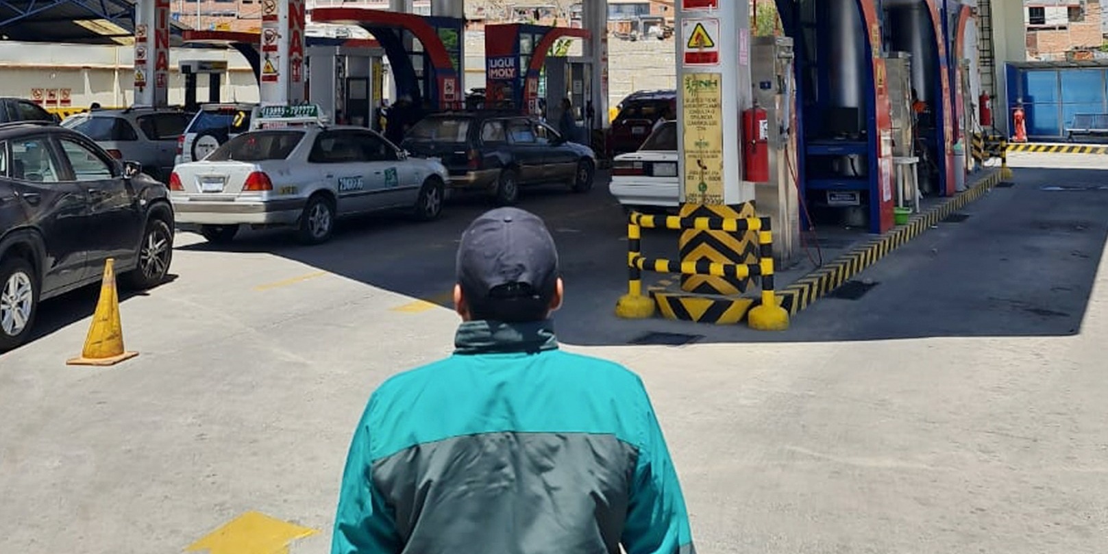 Despachan 1,8 millones de litros de gasolina para La Paz y evalúan más despachos para el domingo
