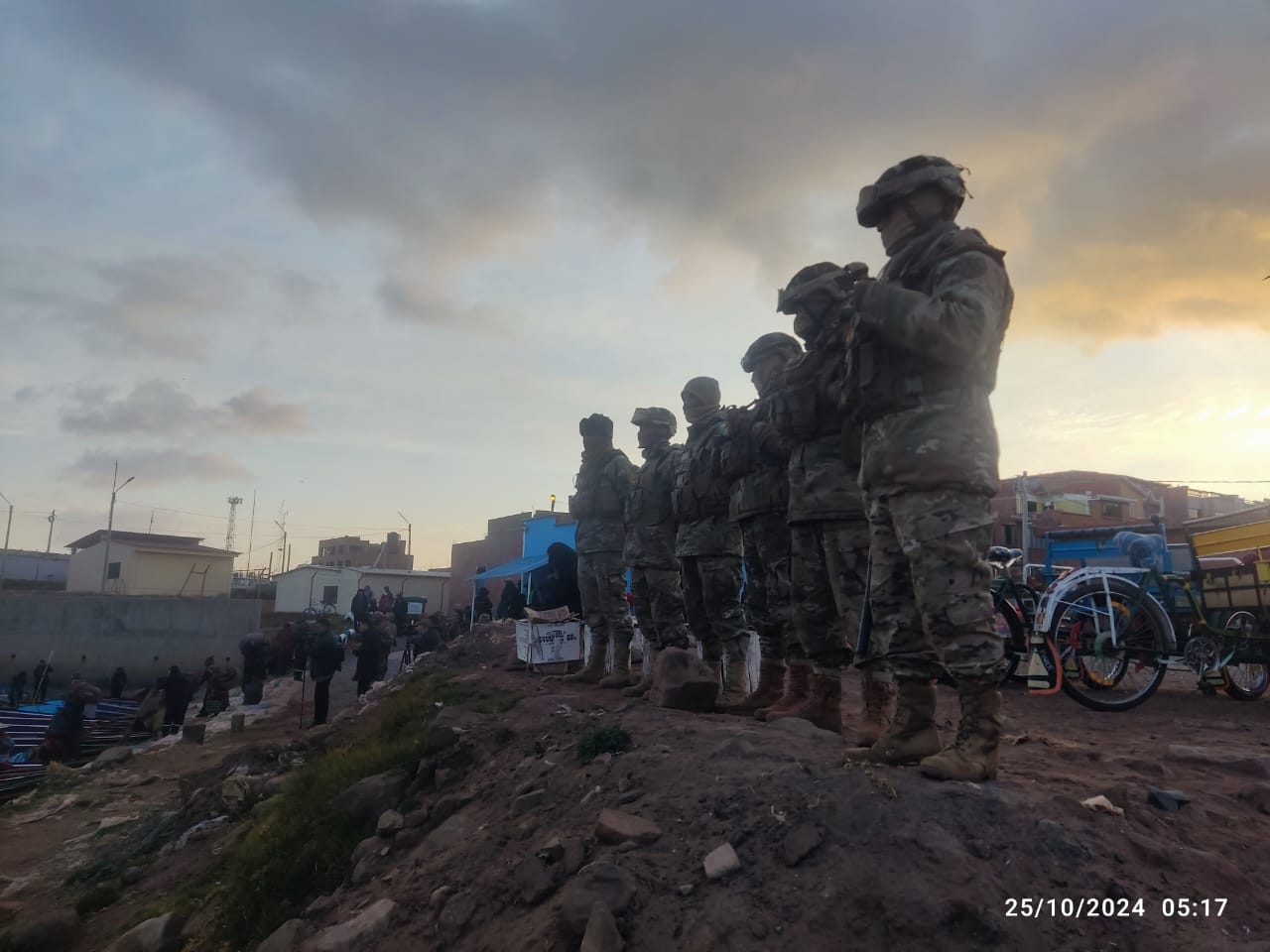Militares intensifican patrullajes y controles para frenar contrabando a la inversa en Desaguadero