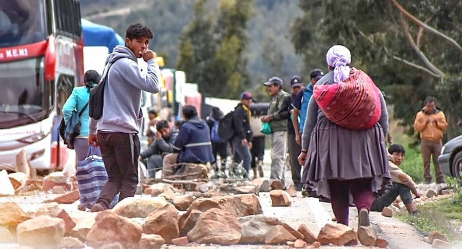 Paciente sufre pérdida de útero al no poder pasar punto de bloqueo en Cochabamba