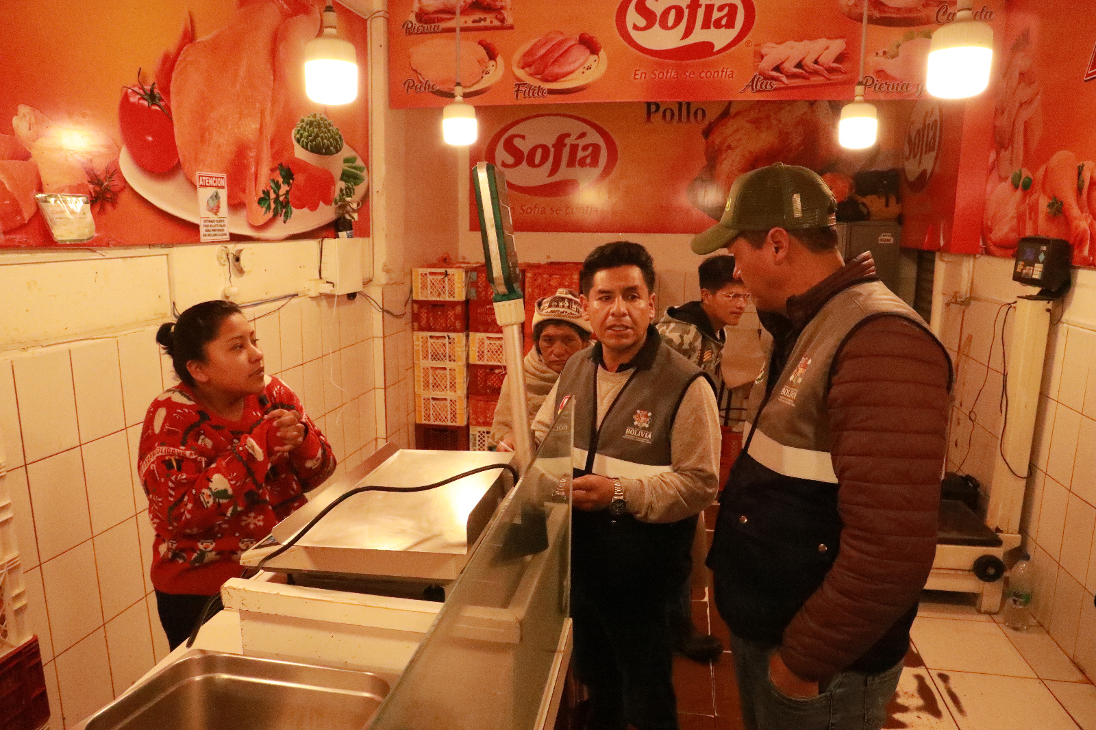 Operativo de control verifica que carne de pollo llegue al consumidor final a Bs 17,50 en La Paz
