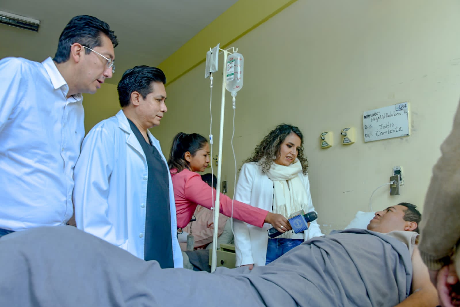 Ministra visita a policías heridos en bloqueo evista y asegura seguimiento para su pronta recuperación