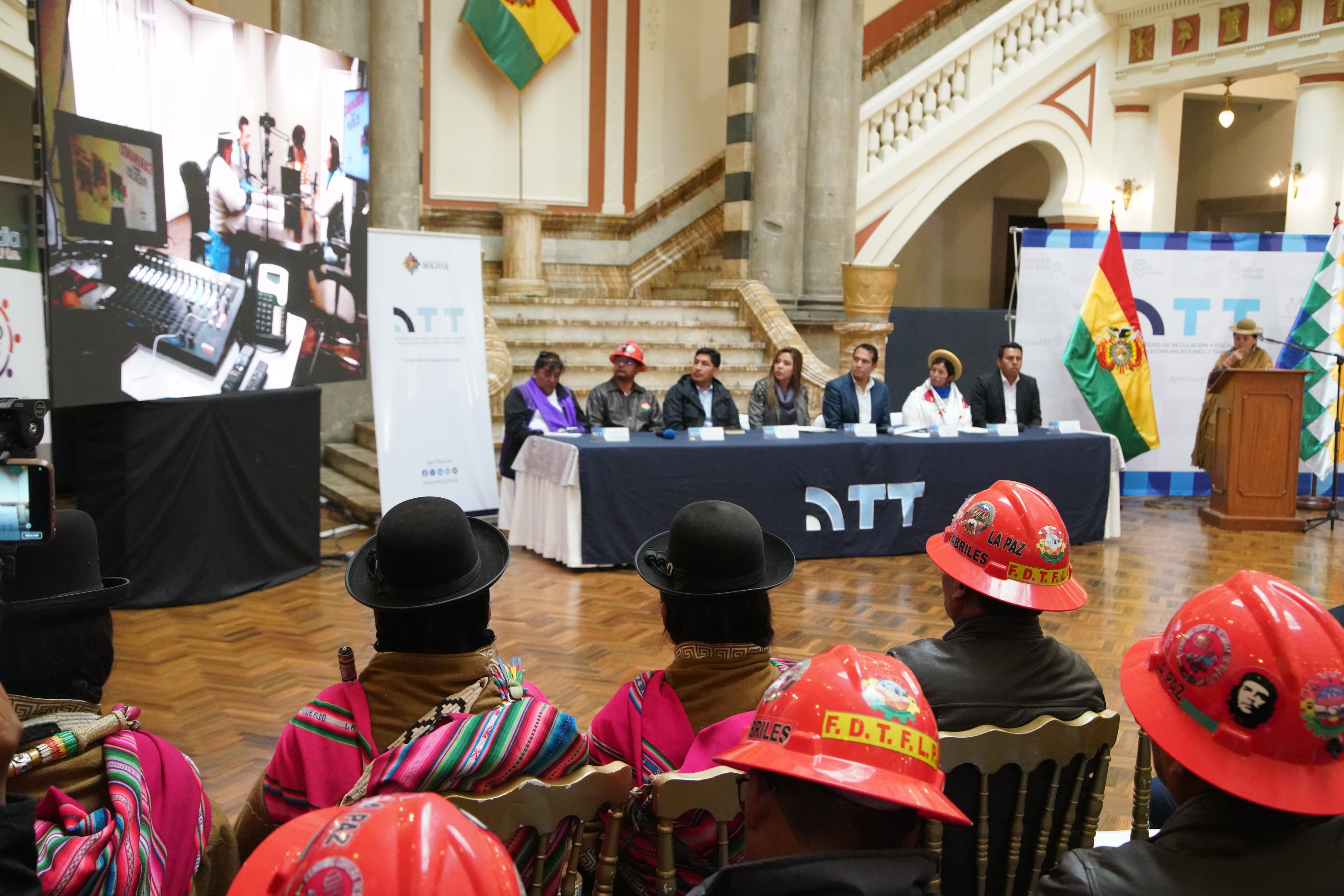 Crean el programa “Lucho por la Voz del Pueblo” para fortalecer radios comunitarias y brindarles habilidades digitales