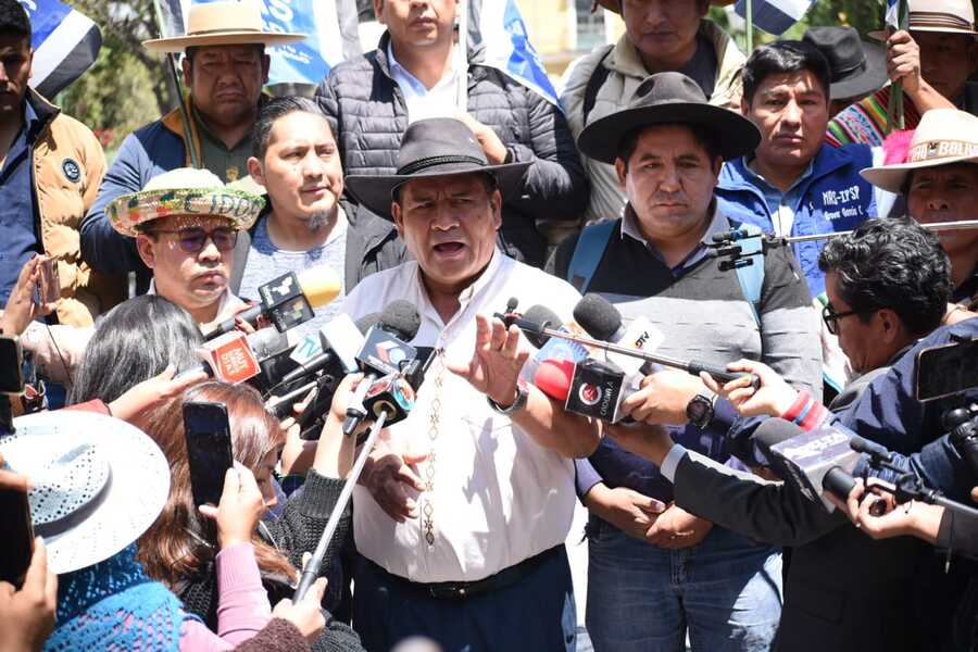 Pacto de Unidad exige a Morales levantar bloqueos y al Gobierno aplicar la Constitución