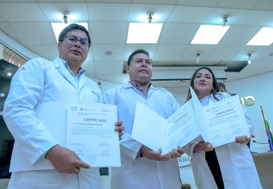 Seis oftalmólogos aprueban entrenamiento quirúrgico de cataratas