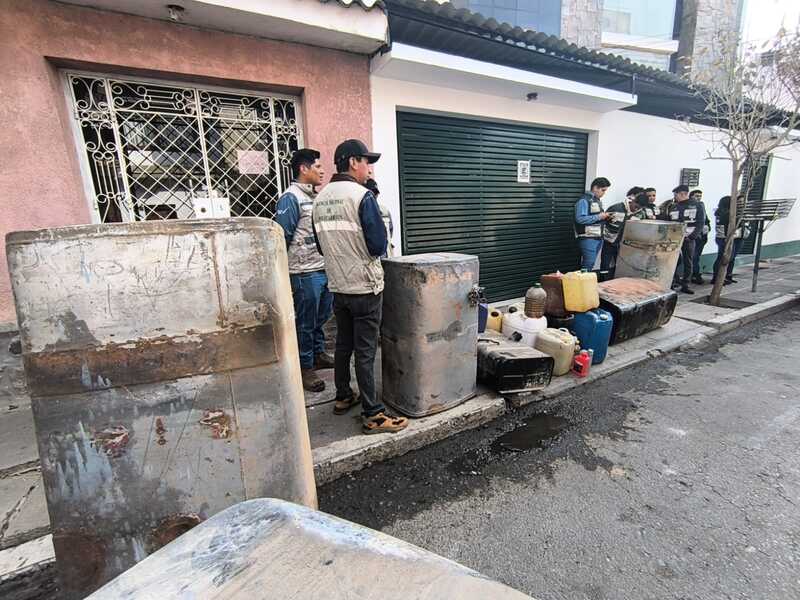 Incautan más de 1.500 litros de combustible almacenado ilegalmente en Tarija