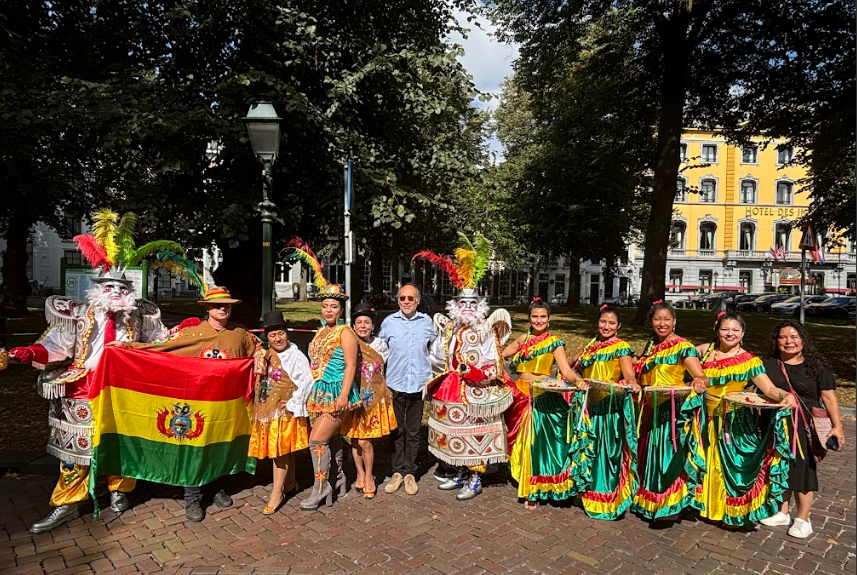 Bolivia cautiva con la Morenada y el Carnavalito en el Festival de Embajadas de La Haya