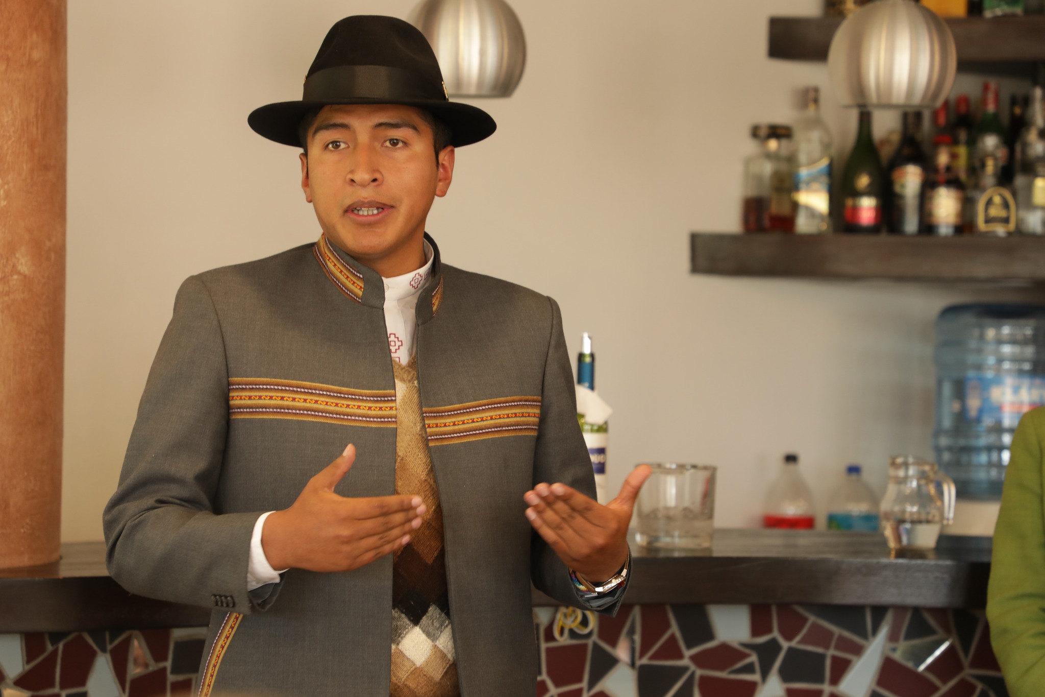 Cancelan reservas y pérdidas día superan los Bs 500.000 por movilización evista y bloqueo de vía a Copacabana