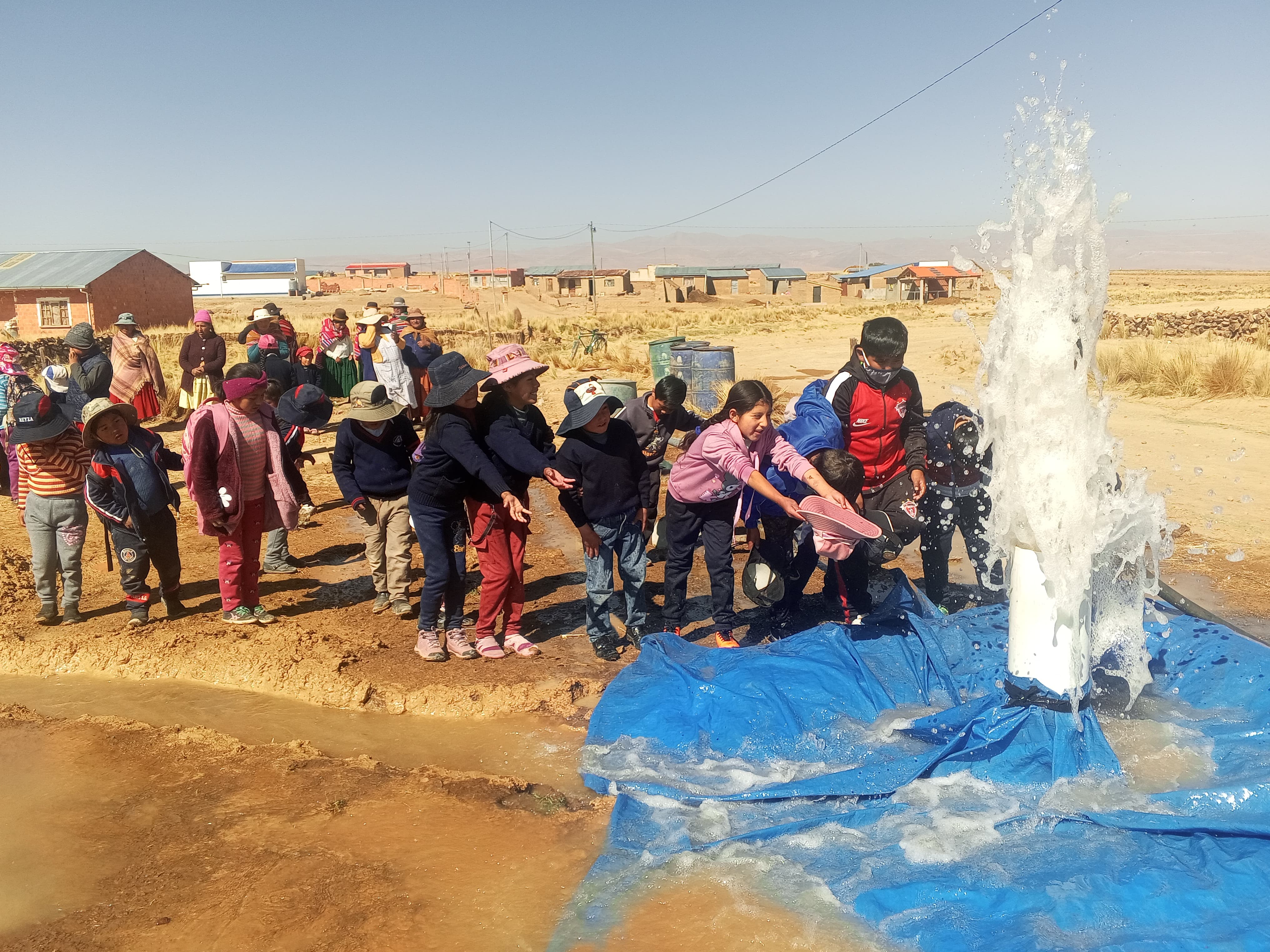 Más de 300 familias productoras de Calamarca se benefician con un pozo de agua