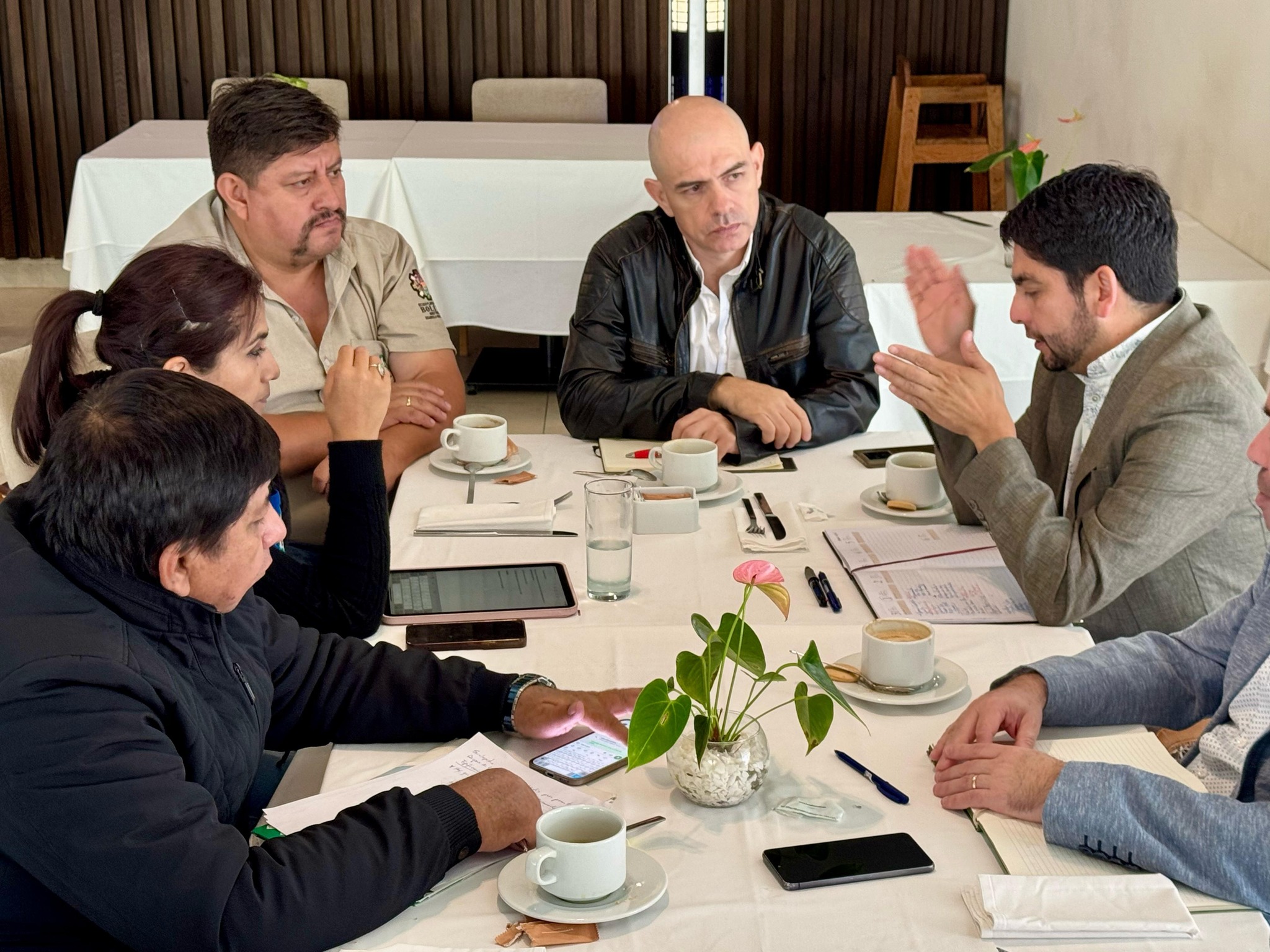 Autoridades sanitarias de Bolivia y Chile reunidos por la habilitación de productos bolivianos al vecino país. Foto: Senasag