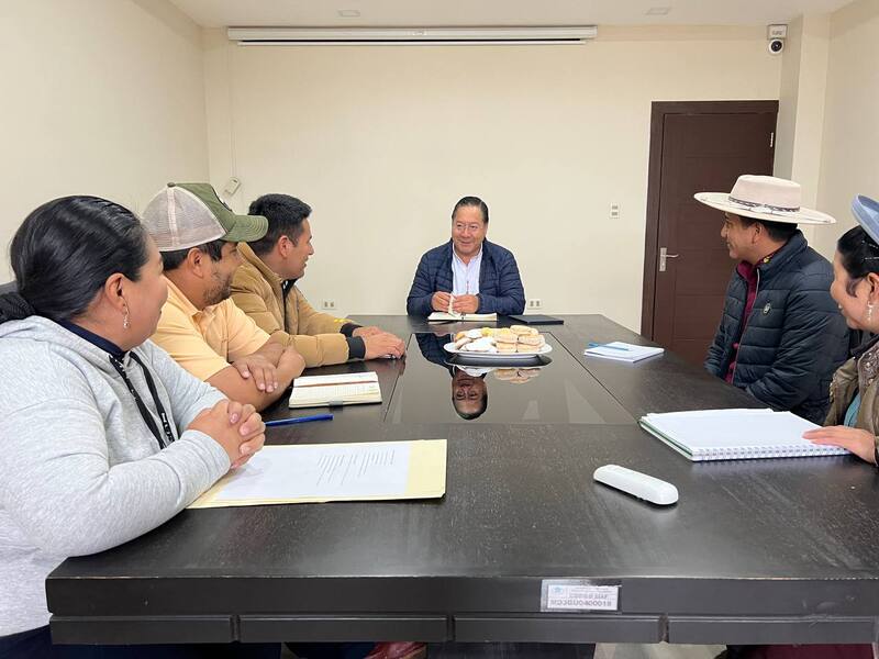 Arce coordina con autoridades y dirigentes de Tarija agenda de trabajo por el aniversario departamental