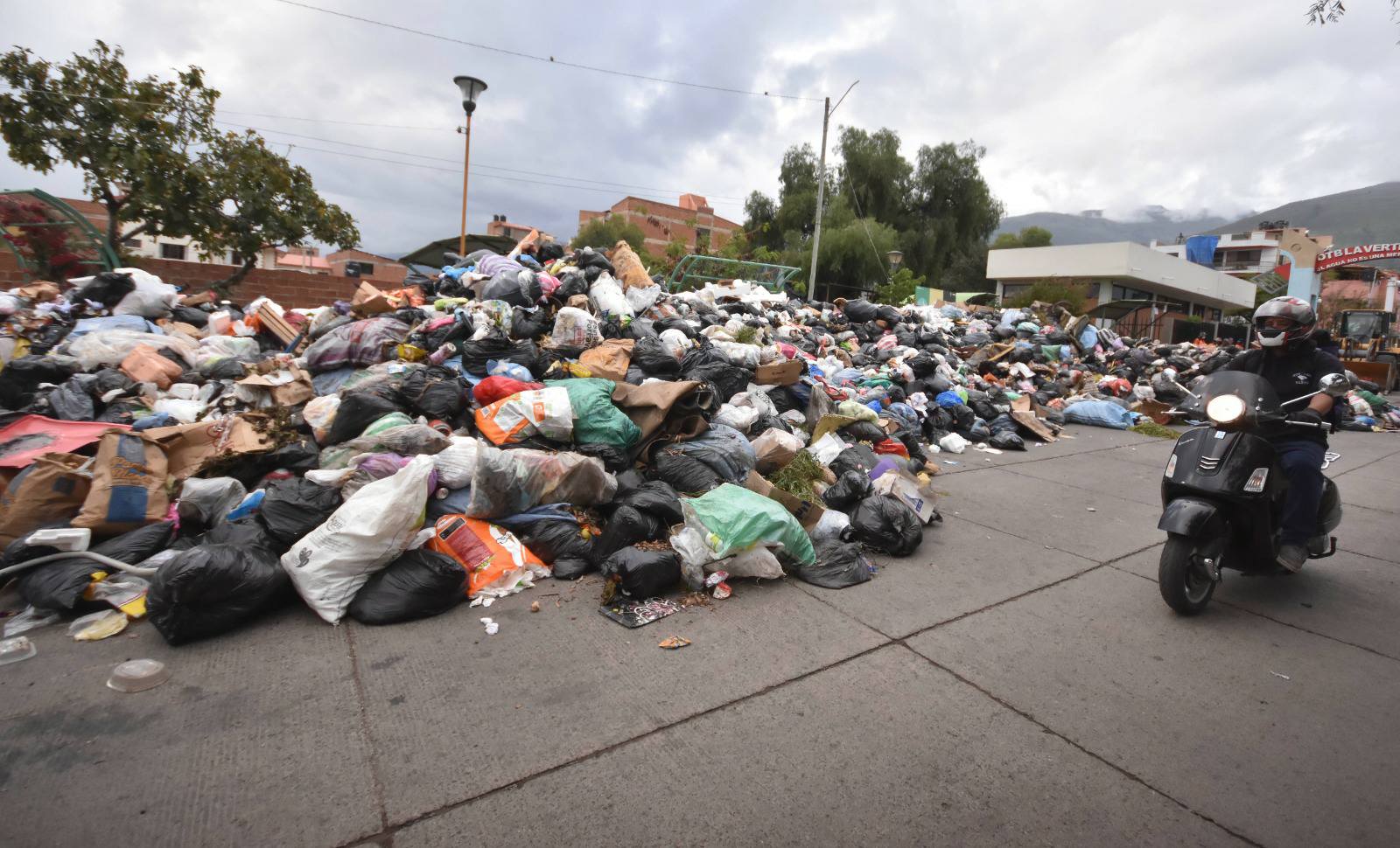 Analizan la suspensión del Día del Peatón en Cochabamba por conflicto en el botadero de K’ara K’ara
