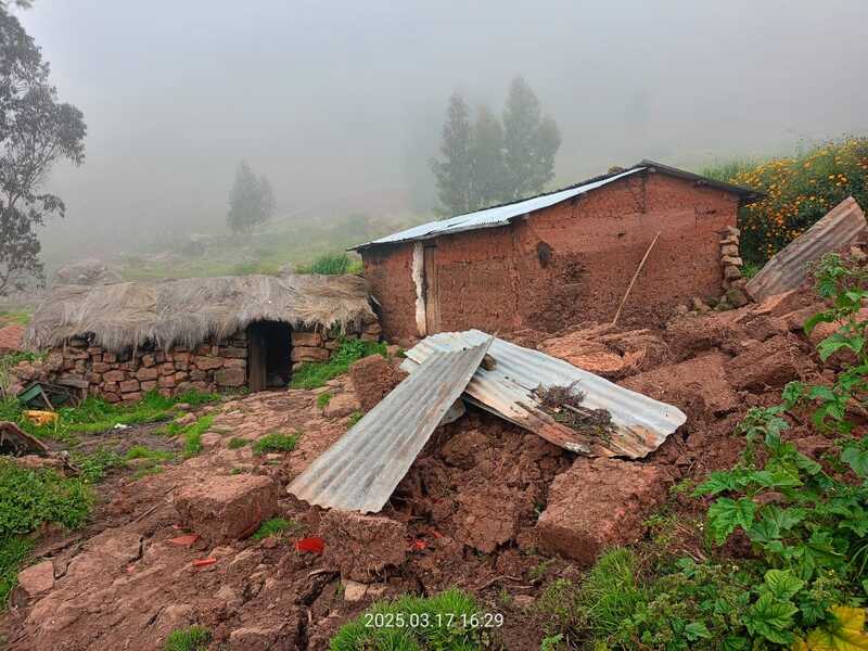 Deslizamientos dejan incomunicadas a 12 comunidades en Morochata