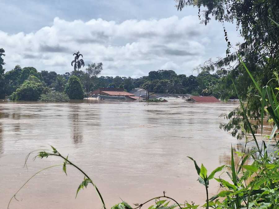 En Bolivia, más de 590 mil familias están afectadas por inundaciones y 5 departamentos, declarados en emergencia y desastre