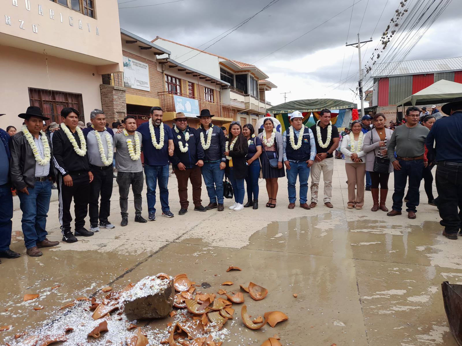 Inicio de obra y colocado de piedra fundamental para la construcción del Sistema de Alcantarillado Sanitario Huaricaya-GAM San Benito, Cochabamba. Foto: Sko Tv