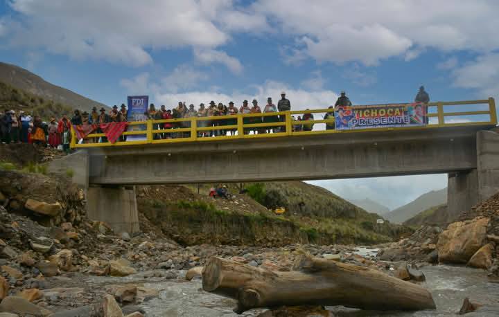 Gobierno central fortalece la integración en Ichoca con la entrega de dos puentes vehiculares. Foto: FDI