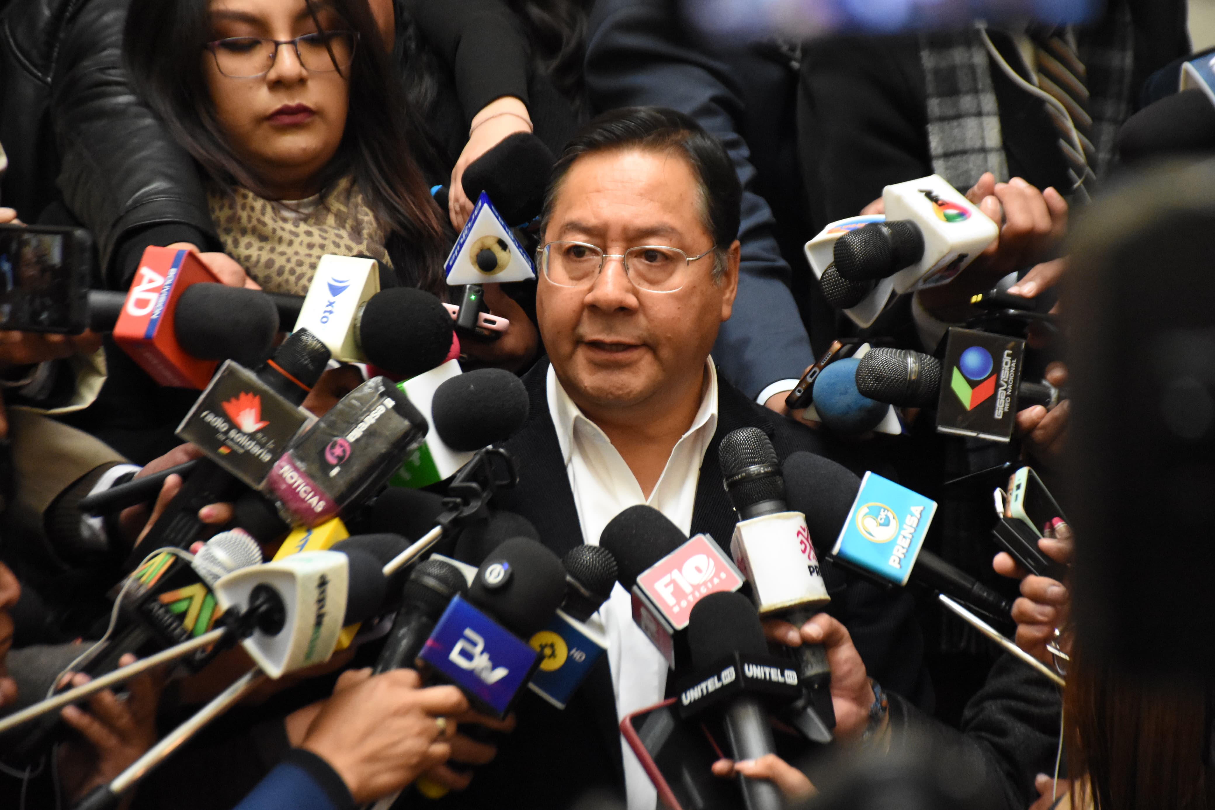 El presidente Luis Arce, en contacto con la prensa en La Paz. Foto: Jorge Mamani.