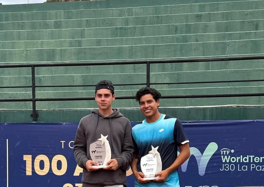Alejandro Bejarano se corona campeón en dobles del torneo juvenil de tenis J30 en La Paz