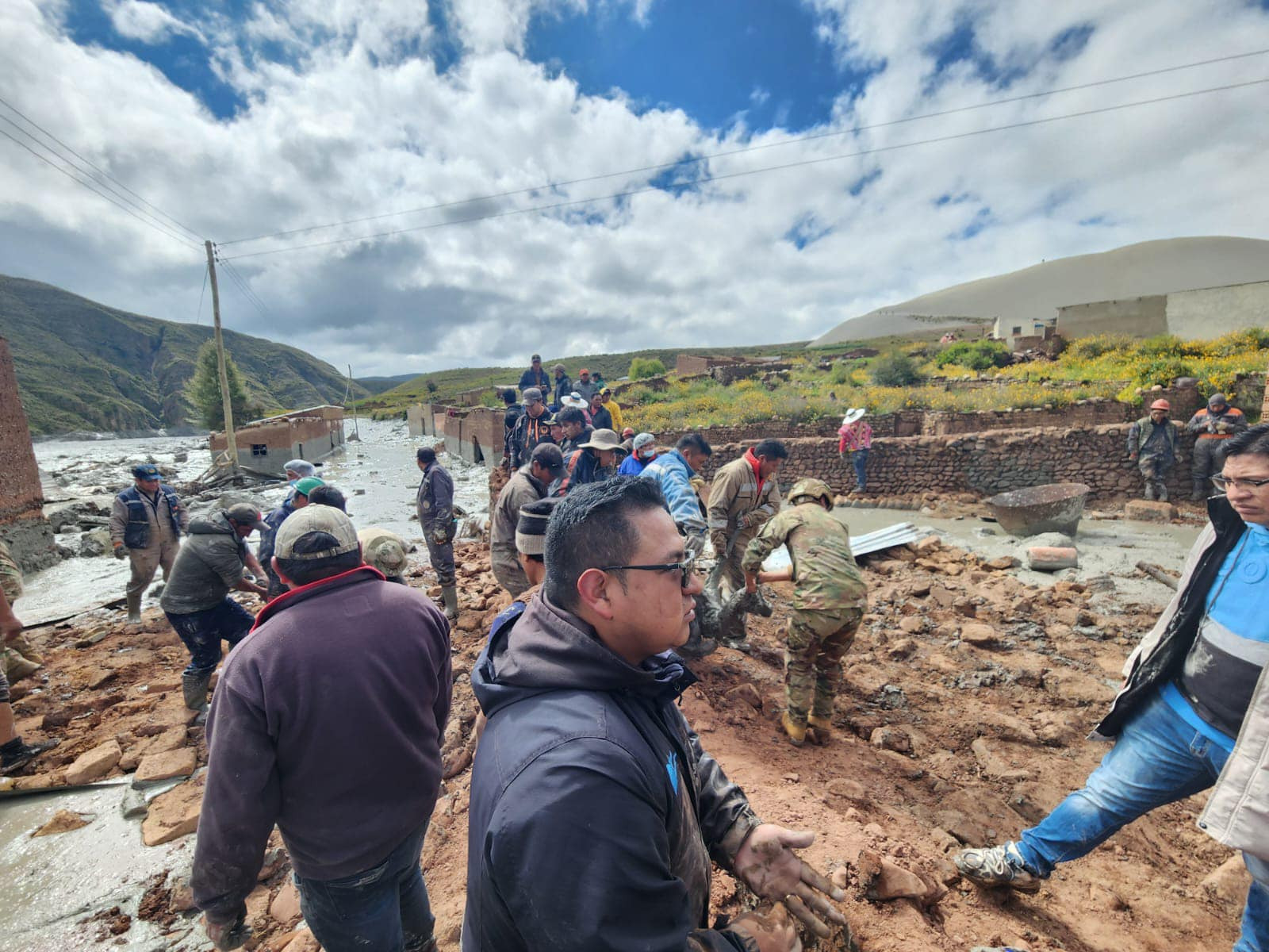 Ponen en marcha plan para resolver contaminación por residuos mineros en Llallagua