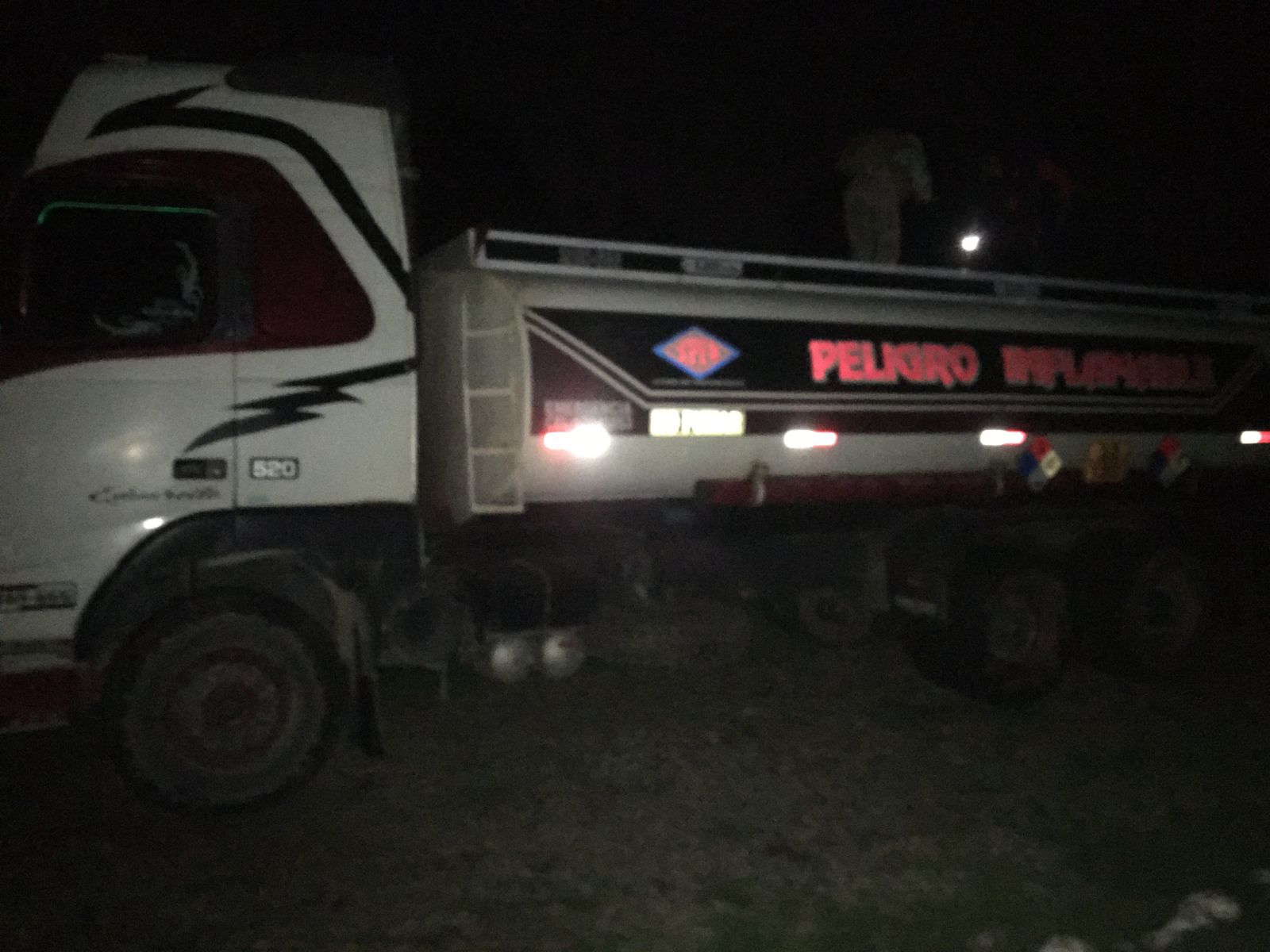 Interceptan camión cisterna cargado con cerca de 24.000 litros de diésel que desviaba su ruta