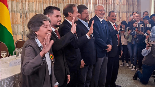 Bloque opositor se quiebra y Carlos Mesa se aleja de la vocería