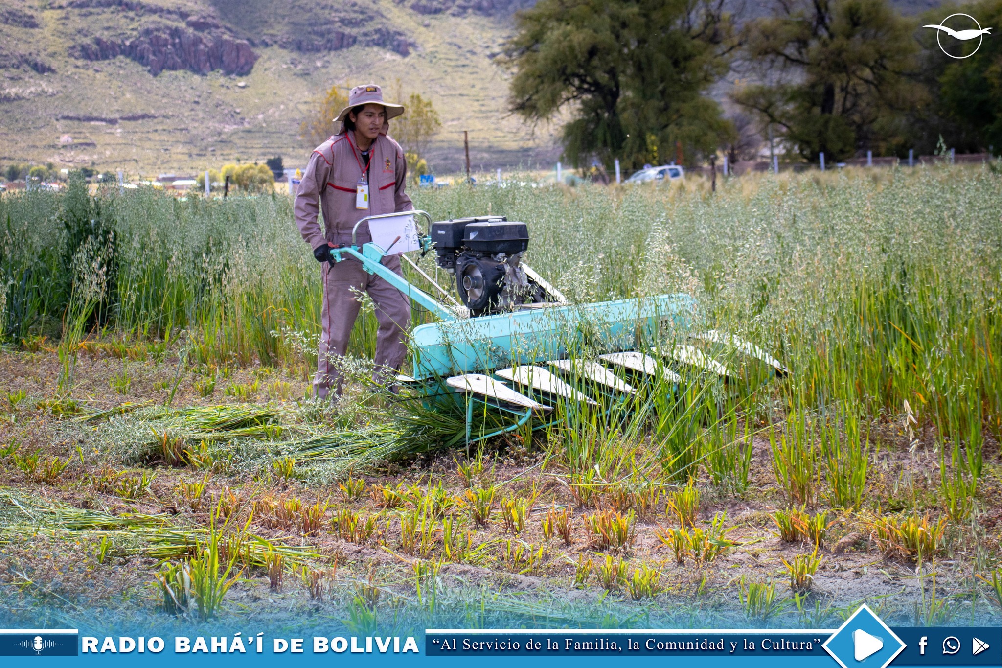 Exposicón de maquinaria agrícola en la 3ra Expoferia Tecnológica e Innovación de Equipos Granos Andinos y Forrajes en Oruro. Foto: Radio Bahá'í
