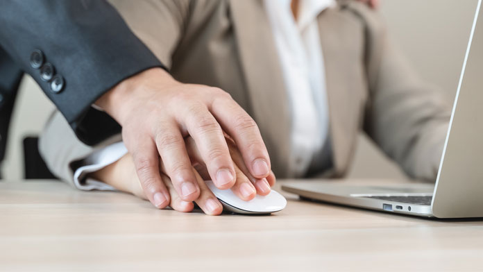 Imagen referencial sobre acoso laboral. Foto: RRSS