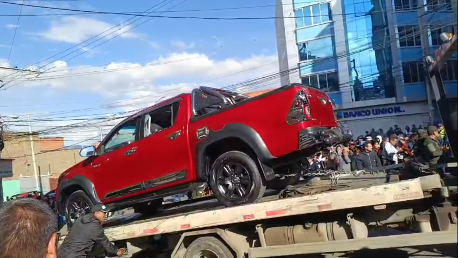 Vehículo tipo camioneta que ocasionó el incidente, arrollando un menor de 6 años en la zona Entre Ríos de La Paz. Captura: RRSS