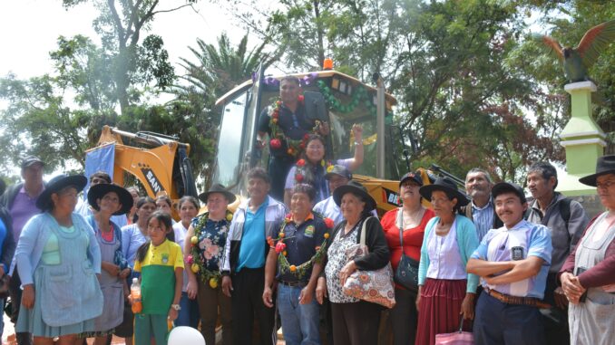 Entrega de maquinaria para la construcción de atajados y bebederos para el consumo de ganado bovino en el municipio de Pasorapa, Cochabamba. Foto: FDI