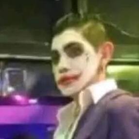 Disfrazado de "Joker" hombre apuñala a tres jóvenes en discoteca de La Paz, uno falleció y otro está en terapia intensiva 