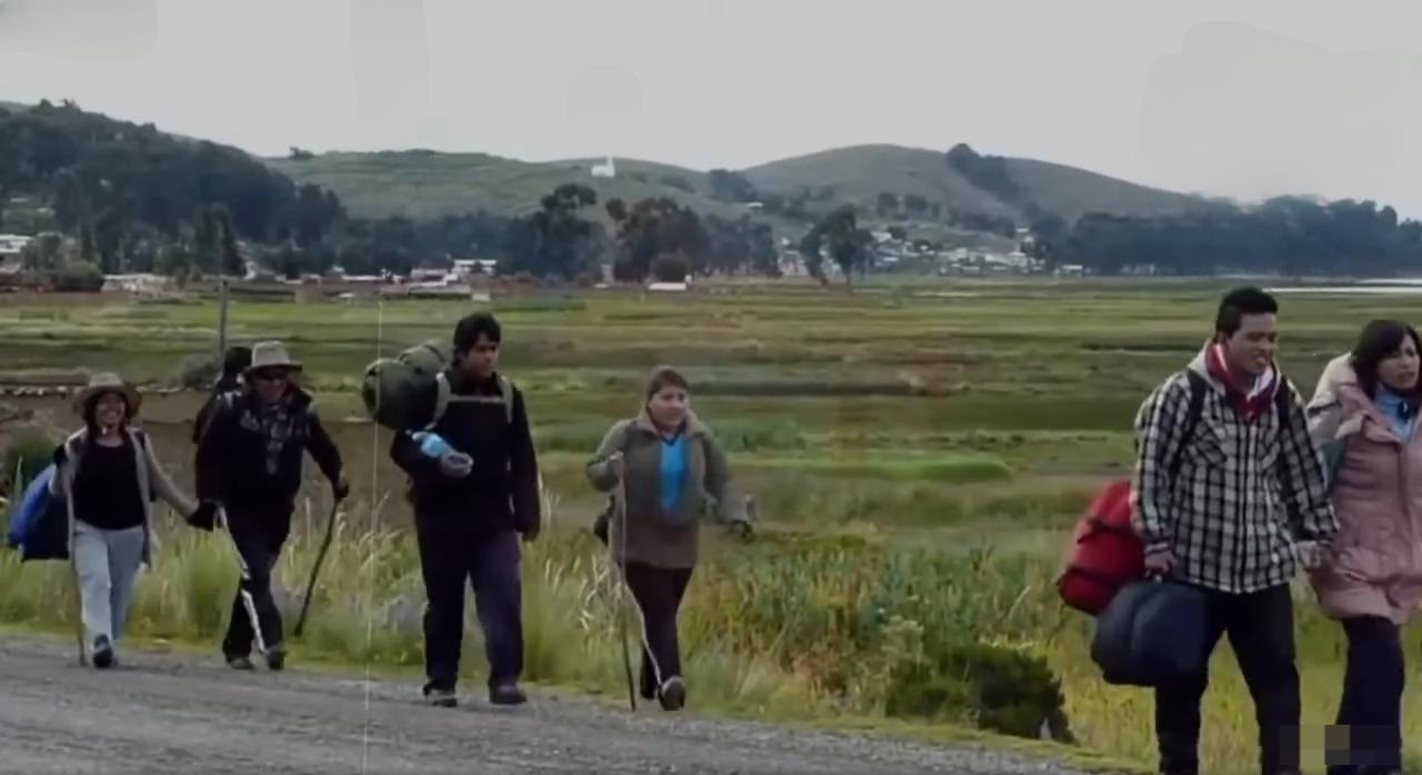 Peregrinación hacia Copacabana por Semana Santa. Foto: RRSS
