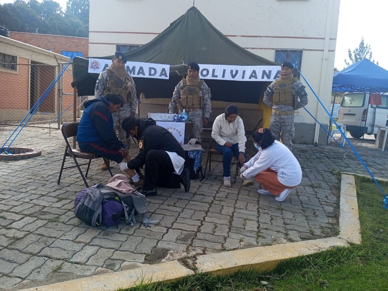Grupos especiales garantizan seguridad y apoyo sanitario a peregrinos que se dirigen a Copacabana