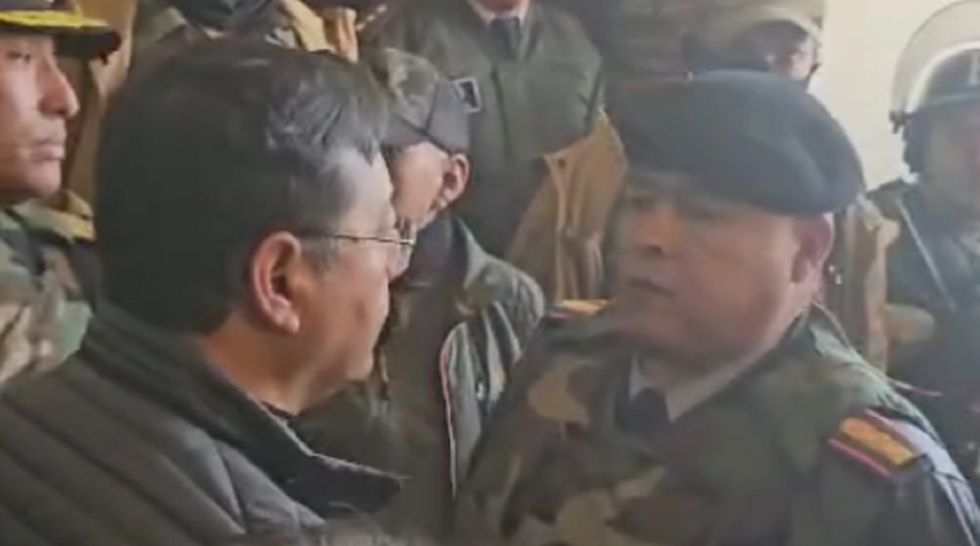 Zúñiga confirmó que su reacción frente al presidente Arce el 26J fue provocada porque su intento de golpe falló