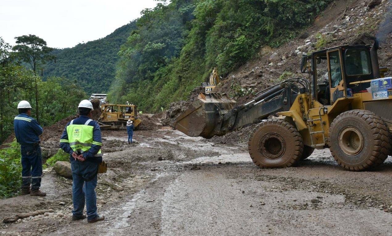ABC y transportistas inspeccionan carreteras afectadas por deslizamientos