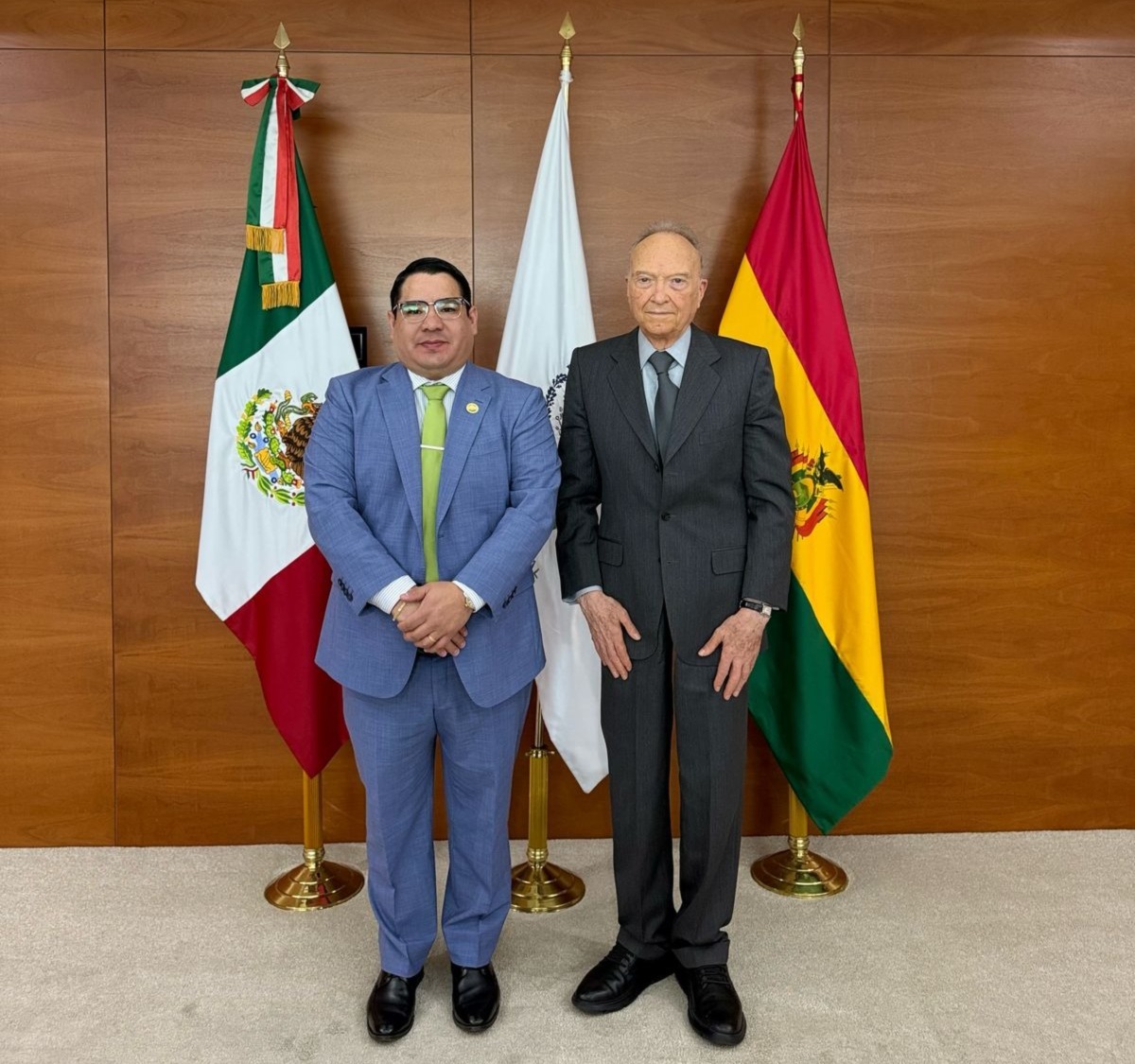 Fiscal general de Bolivia, Roger Mariaca junto al fiscal general de la República de México, Alejandro Gertz. Foto: FGE