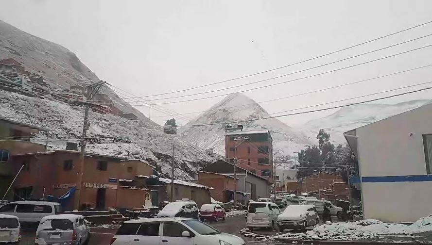 Nevada cubre Potosí, recomiendan máxima precaución en carreteras y disponen tolerancia en colegios