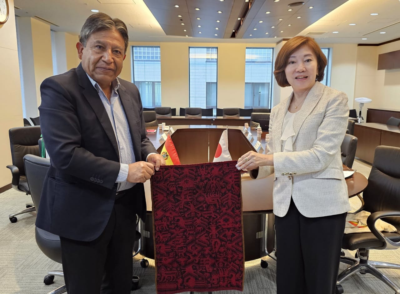 Bolivia y JICA refuerzan alianza para la industrialización y cooperación técnica en el Bicentenario
