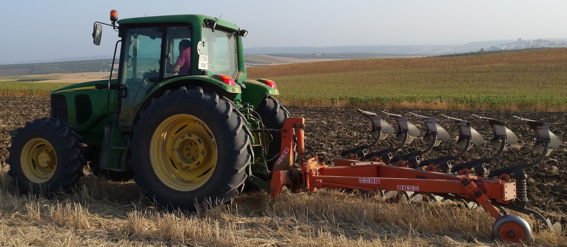 Imagen referencial de maquinaria agrícola en operación. Foto: RRSS